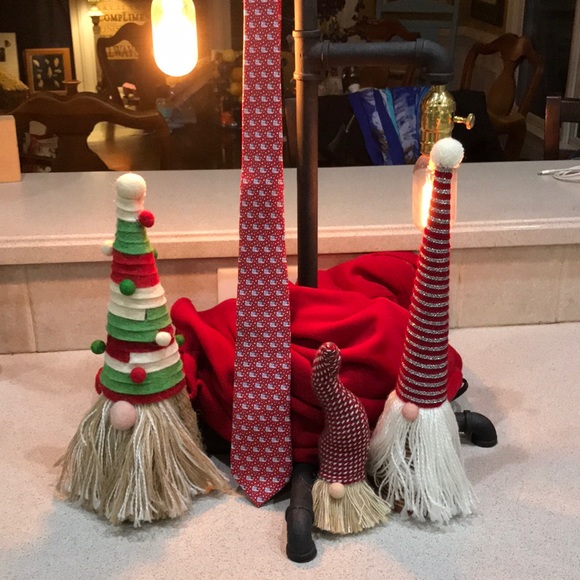 Vineyard Vines Boys Silk Tie Santa Whale Red NWT - Picture 2 of 7